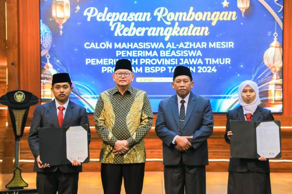 Pemprov Jatim Lepas 33 Calon Mahasiswa Penerima Beasiswa Santri Pondok Pesantren (BSPP) ke Universitas Al Azhar Mesir