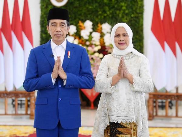 Presiden Jokowi dan Ibu Iriana Sampaikan Ucapan Selamat Idulfitri 1443 H