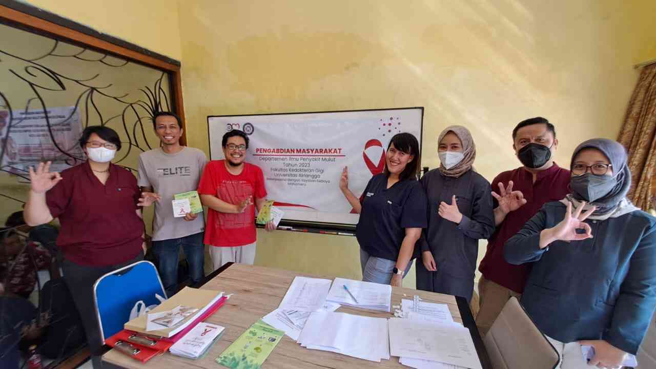 Dari kiri ke kanan:drg.Karlina,Yudho,Farid,Dr.Desiana Radithia,drg.Selviana,drg.Togu Andrie,drg.Gremita