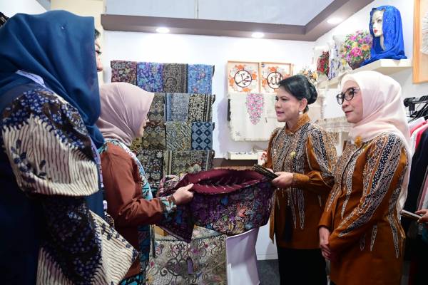 Dekranasda Jatim Bangga Kain Batik Tuban Diborong Ibu Negara