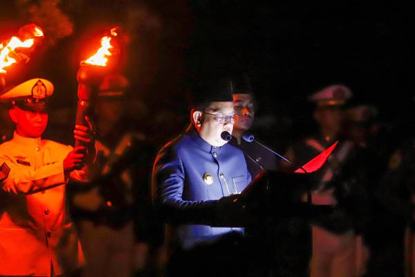 Apel Kehormatan dan Renungan Suci Sambut Hari Pahlawan, Pemprov Jatim Ajak Kontribusi untuk Bangsa Melalui Prestasi dan Inovasi