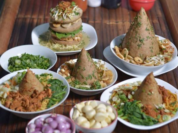 Bakso Tumpeng dan Gembul yang Padat Isiannya