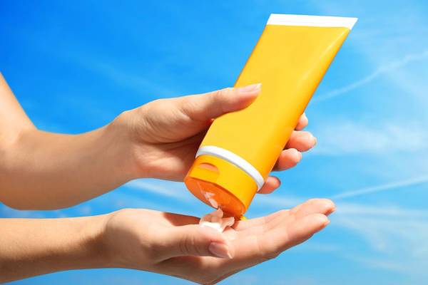 Pentingnya Penggunaan Sunscreen Untuk Melindungi Kulit dari Bahaya Sinar UV