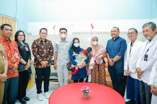 RSUD Dr. Soetomo Sukses Lakukan Pemisahan Kembar Siam Asal Ngawi