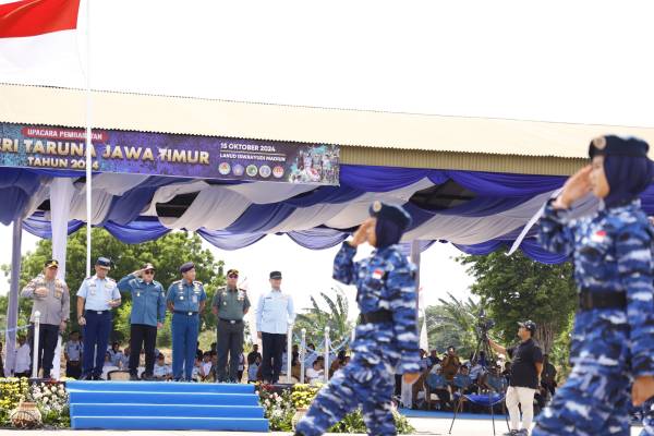 Pj. Gubernur  Jatim Lakukan Pembaretan 1.150 Siswa SMAN Taruna Jatim