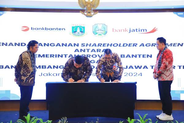 Pj. Gubernur Adhy Optimistis Shareholder Agreement Bank Jatim dengan Bank Banten Jadi Peluang Besar Tingkatkan Pembangunan Daerah