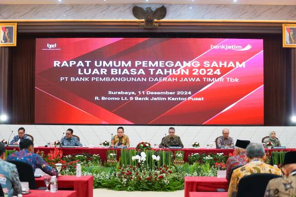 Di RUPS Luar Biasa Bank Jatim, Pemprov Jatim Optimistis Inisiasi KUB Perkuat Kinerja Perbankan di Kawasan Timur Indonesia