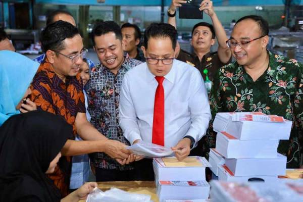 Pj GubernurJatim: Pencetakan Surat Suara Pilkada Tuntas Tepat Waktu