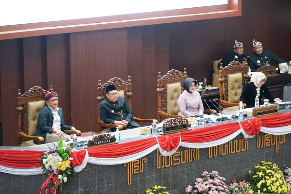 Rapat Paripurna di Hari Jadi Ke-79, Pemprov JAtim Optimistis Sinergi Eksekutif-Legislatif Wujudkan Jatim Lebih Maju dan Sejahtera