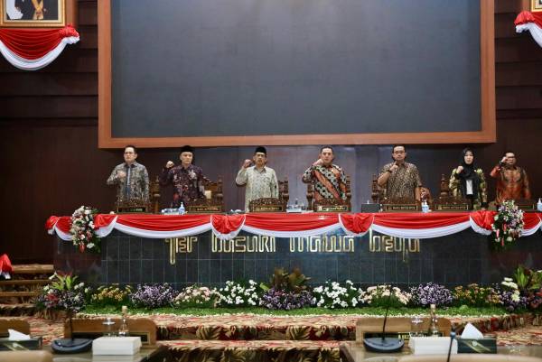 Pemprov Jatim Sebut Raperda APBD Tahun 2025 Sejalan Dengan RKPD Jatim 2025