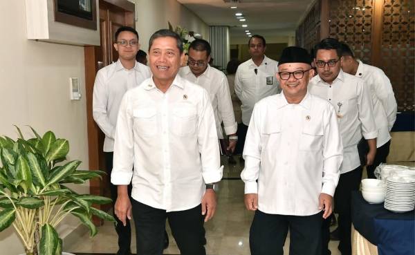 Mendikdasmen dengan Kepala Staf Kepresidenan Bahas Percepatan PHTC di Bidang Pendidikan