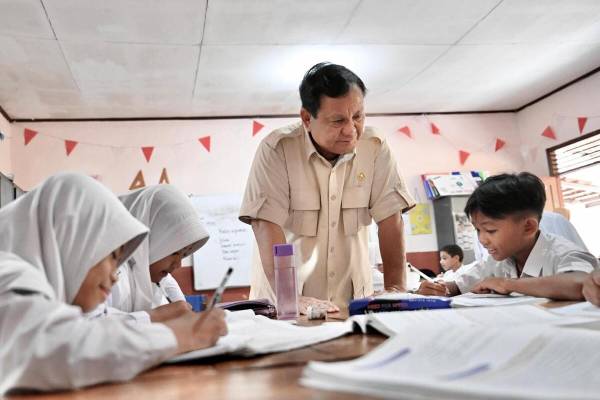 Pemangkasan Anggaran Pendidikan 2025: Kemendikdasmen dan Kemendiktisaintek Terkena Efisiensi Besar