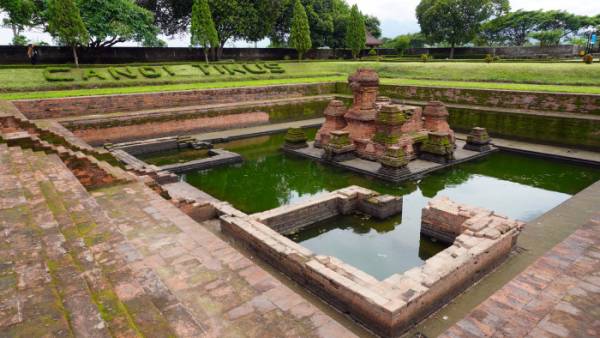 Candi Tikus: Jejak Kejayaan Sejarah dan Pesona Alam yang Memikat