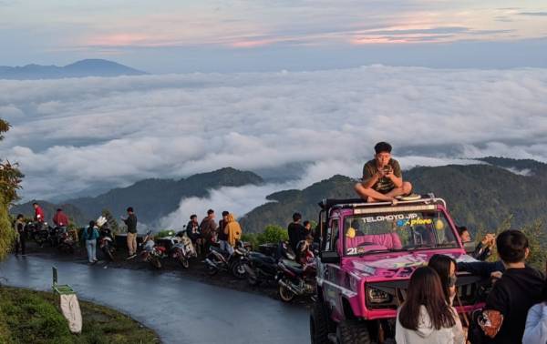 Gunung Telomoyo: Wisata Unik ke Puncak dengan Kendaraan