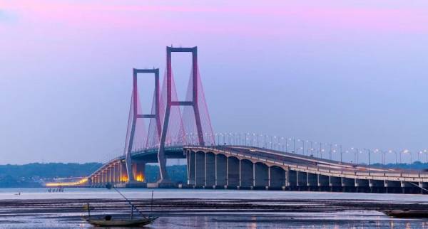 Jembatan Suramadu: Penghubung Surabaya dan Madura dengan Sejarah Panjang