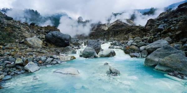 Pesona Tersembunyi Kawah Ratu di Jawa Barat