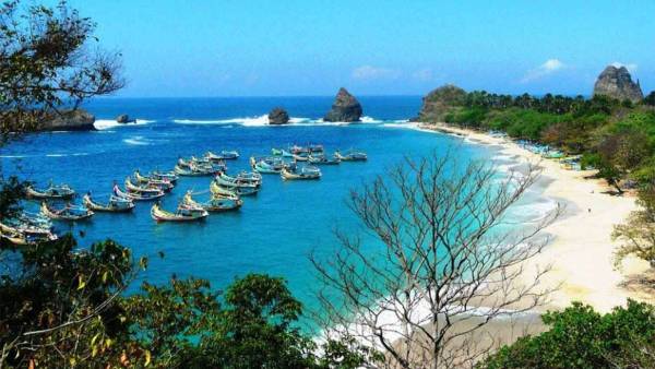 Tanjung Papuma: Surga Pantai dengan Pasir Putih Menawan