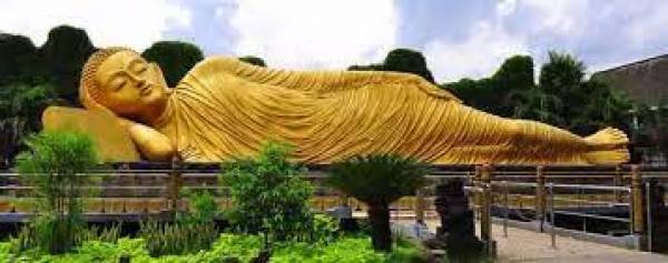 Giant Reclining Buddha dari Mojokerto