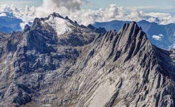 7 Fakta Menarik tentang Gunung Carstensz, Puncak Tertinggi di Indonesia