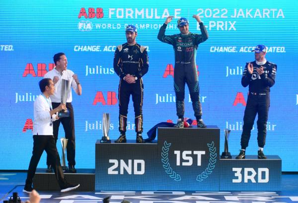 Jokowi: Formula E Ajang dan Tontonan Masa Depan